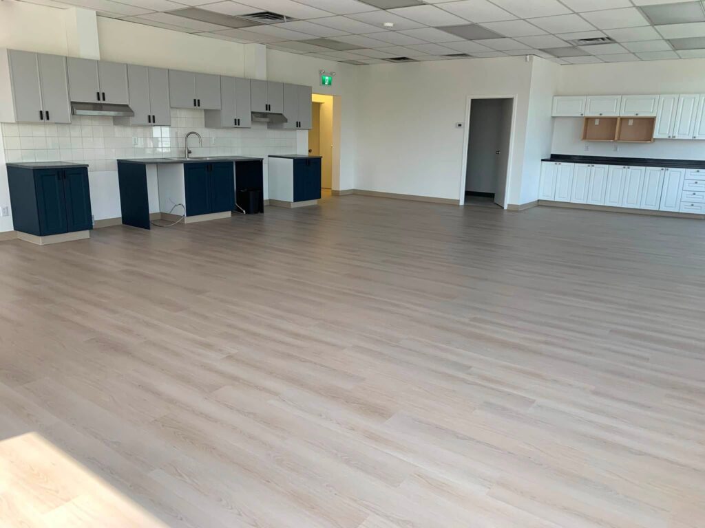 Cuisine et aire ouverte de l’École Le Repaire à Beloeil